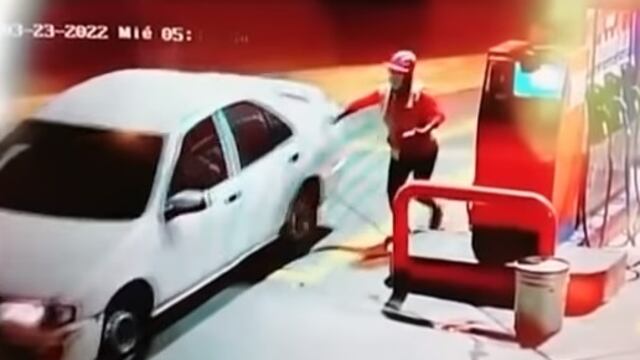 Ate: dos sujetos llegan a grifo, abastecen su vehículo de combustible y huyen sin pagar | VIDEO