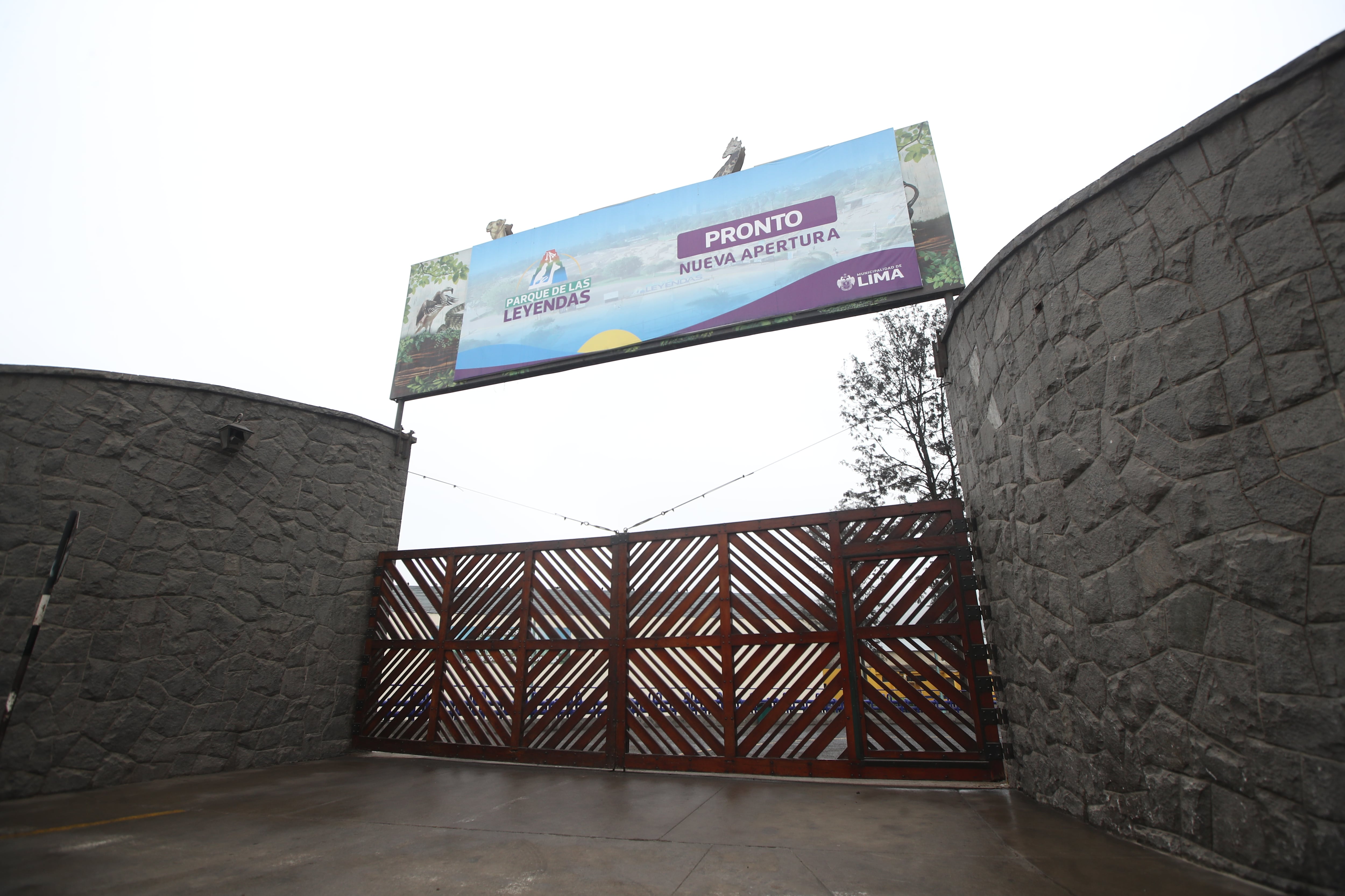 En la fachada, ya no se lee el nombre del zoológico de Huachipa, sino que ahora es el nuevo Parque de las Leyendas (foto: Jorge Cerdán).