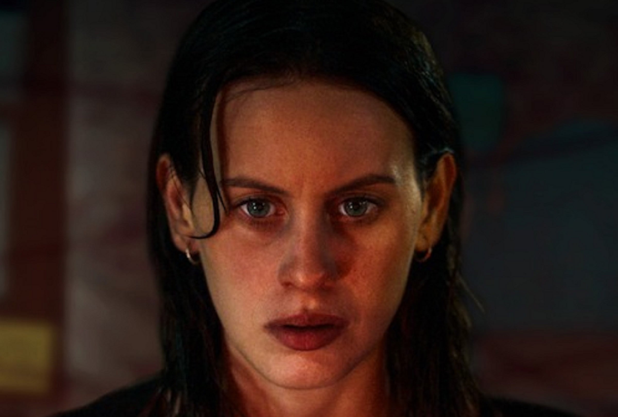 No se conoce el paradero de Miren Rojo (Milena Smit) al final de la temporada 2 de "La chica de nieve" (Foto: Netflix)