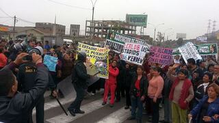 Ambulantes bloquearon tránsito vehicular en Independencia