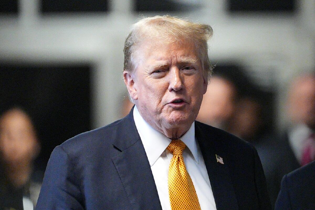 El expresidente de Estados Unidos y candidato presidencial republicano Donald Trump habla con la prensa en el Tribunal Penal de Manhattan, en la ciudad de Nueva York, el 29 de mayo de 2024. (Foto de Curtis Means / POOL / AFP)