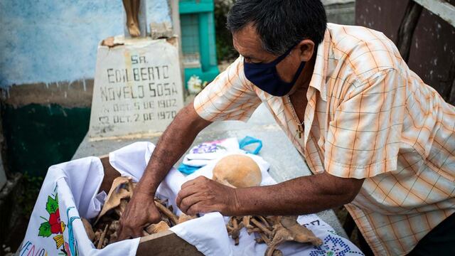 Pomuch, el pueblo mexicano donde desentierran cadáveres para limpiarlos en el Día de los Muertos