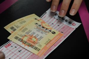 Acertó cinco números: compró su boleto del Powerball en este estado de EE.UU. y ganó $1 millón