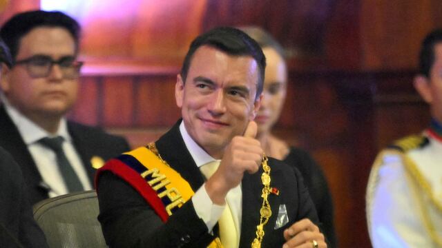 Presidente de Ecuador ordena baja de precio de la cerveza por el Mundial