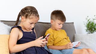 Cómo frenar la adicción de los menores al móvil y por qué la familia y el grupo de iguales son claves en la desconexión