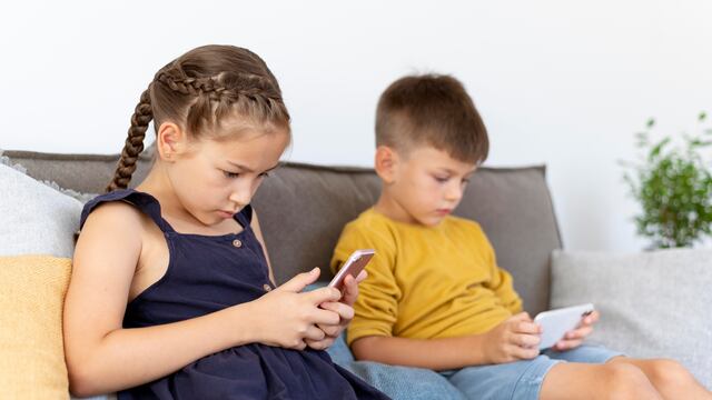 China plantea que los menores de edad utilicen los dispositivos electrónicos un máximo de 2 horas diarias