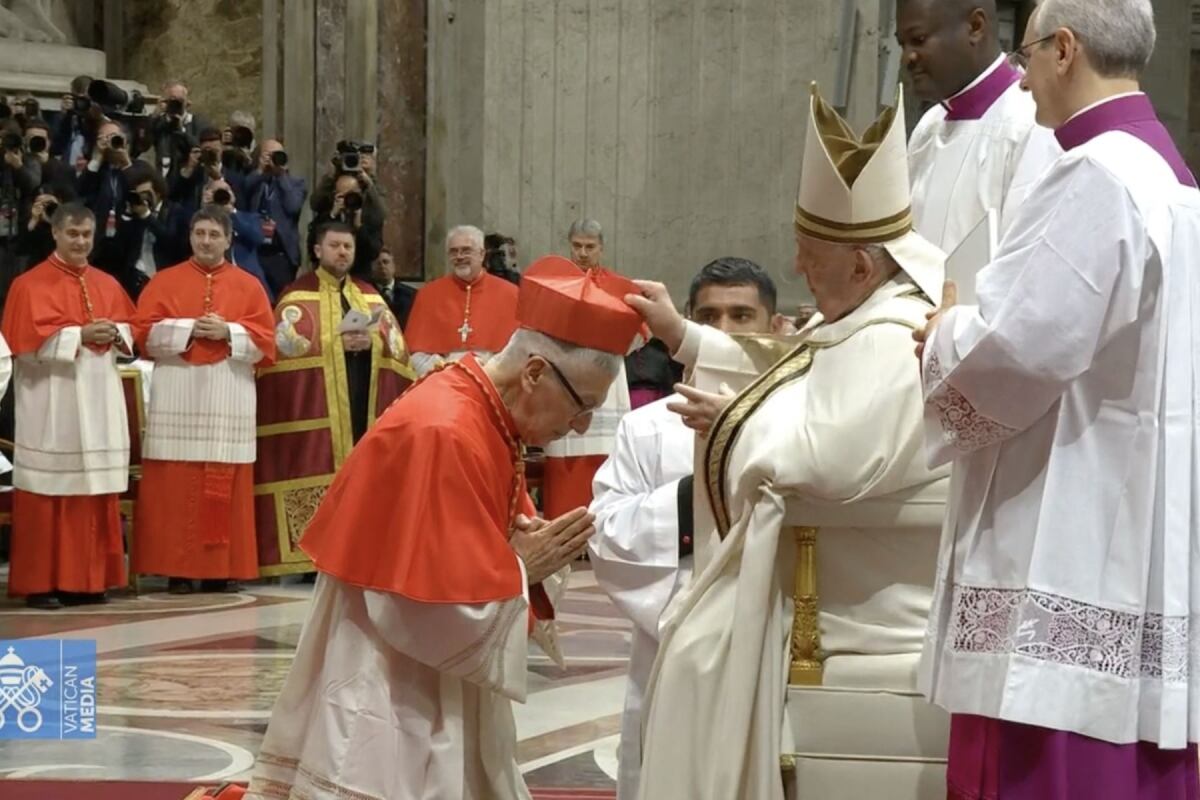 El Papa Francisco nombró a Monseñor Carlos Castillo como cardenal en una emotiva ceremonia celebrada en el Vaticano. (Foto: Captura)