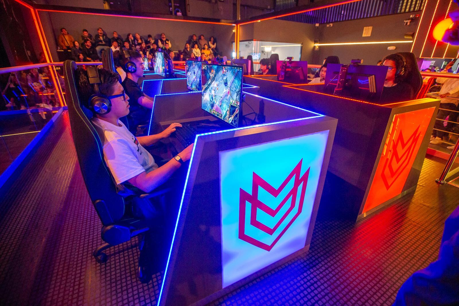 Partida de exhibición por la inauguración del Gaming Center. (Foto: Fernando Sangama)