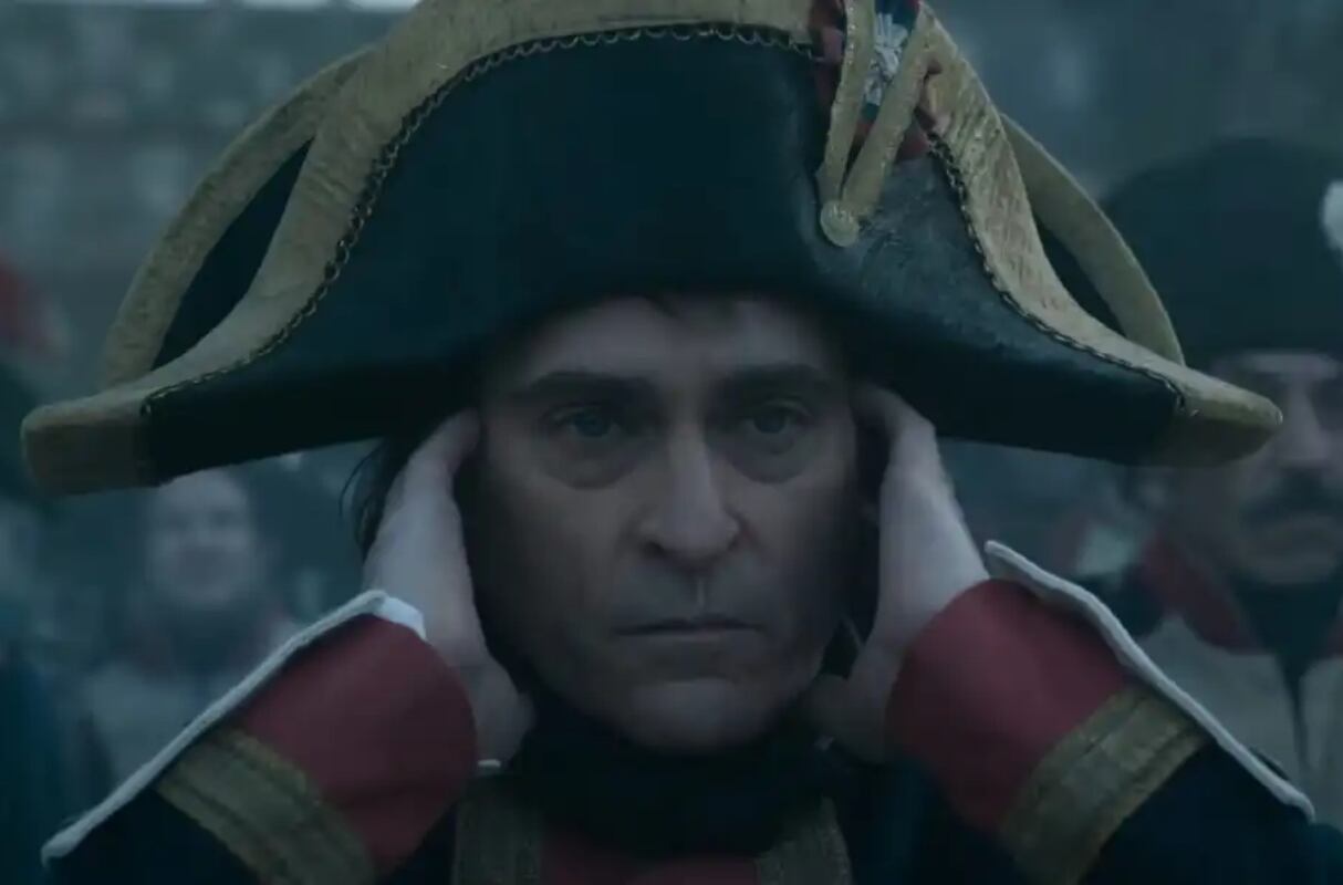 Joaquín Phoenix se transforma en un emperador para el tráiler oficial de “Napoleón”. (Foto: Captura de video)