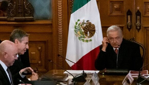 El presidente mexicano, Andrés Manuel López Obrador, asiste a una reunión con el secretario de Estado de los Estados Unidos de América, Antony Blinken en Palacio Nacional, en la Ciudad de México, México, el 27 de diciembre de 2023. (Foto de Madla Hartz / EFE)