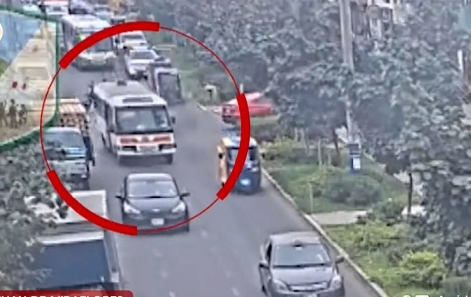 Chofer de cúster muere tras recibir un disparo durante intervención policial en San Juan de Miraflores. (Foto: Captura de video / "América Noticias")