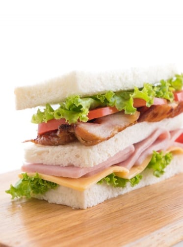 Viene en diferentes preparaciones, siendo el más conocido el sándwich de jamón y queso, un clásico en la mayoría de cocinas. (Foto referencial: Freepik)
