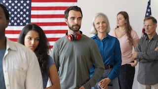 Residencia y ciudadanía en EE.UU. para hispanos: cómo regularizar tu situación migratoria y qué errores evitar en el proceso