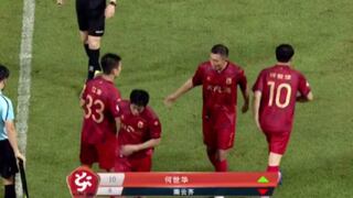 Presidente de la Superliga China ingresó al campo de juego con la ‘10′ y con el partido cero a cero