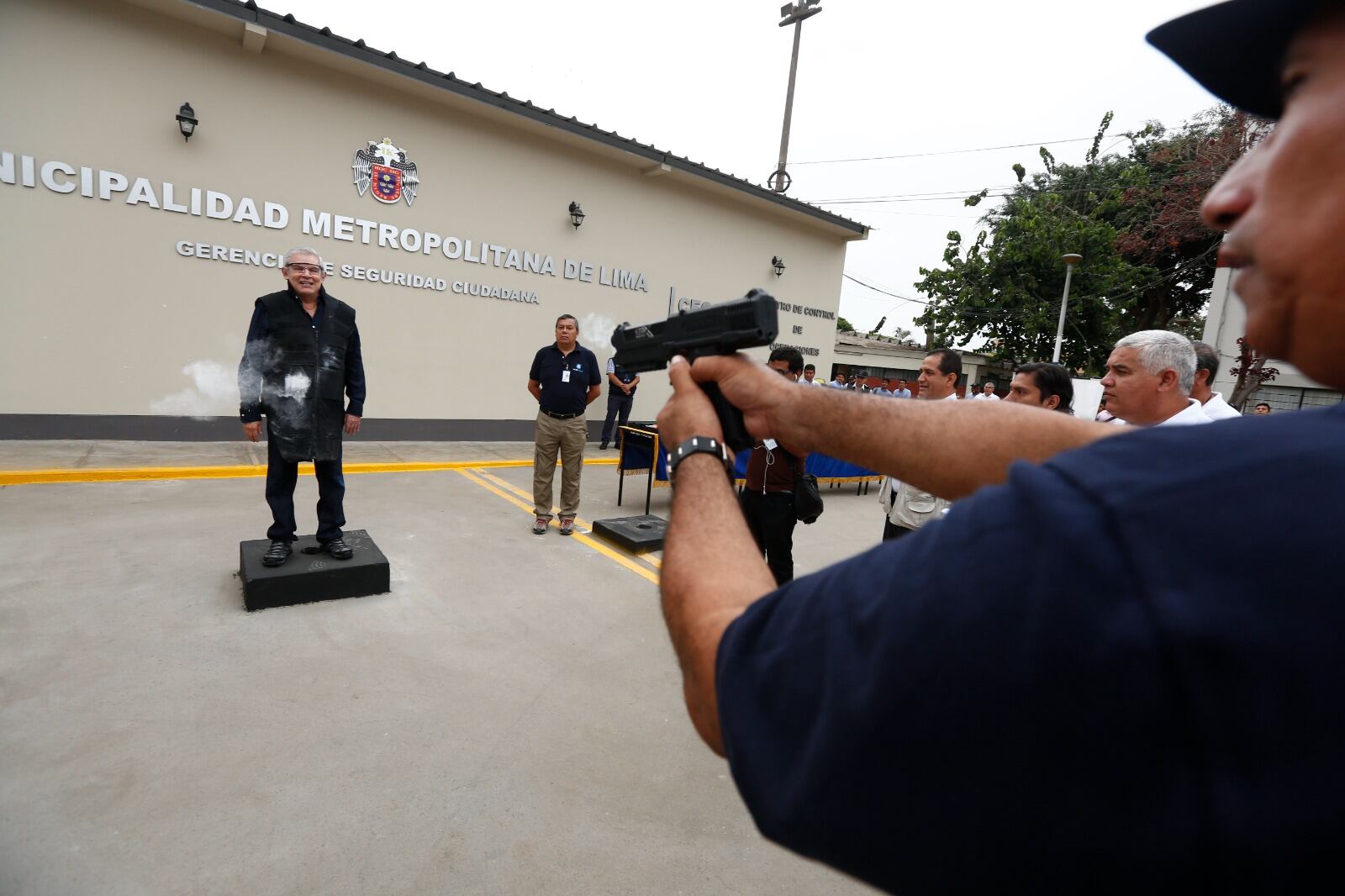 En el 2016, el entonces alcalde de Lima Luis Castañeda, desembolsó más de 372 mil soles para la adquisición de armas no letales. En el 2018, su sucesor Jorge Muñoz decidió donar dichas armas al INPE. (Crédito: César Fajardo / Archivo)