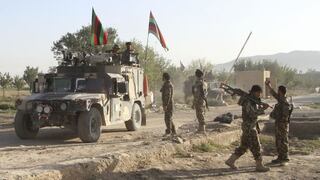 Talibanes atacan cárcel afgana y liberan a cientos de presos