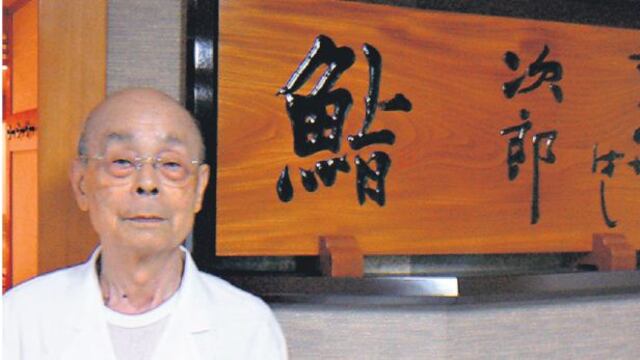 Jiro Ono, maestro de sushi, está preocupado por la sobrepesca