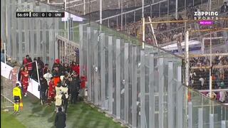 ¡Partido suspendido!: hinchas de Colo Colo intentaron atacar a los de Universitario | VIDEO
