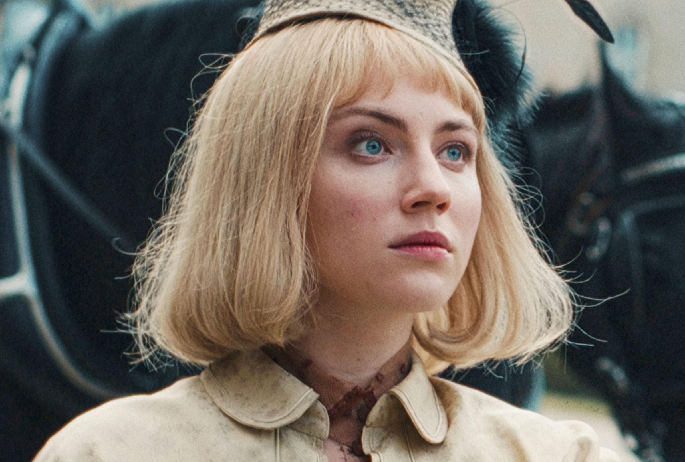 En "La emperatriz", la actriz alemana Elisa Schlott le da vida a Elena de Baviera. Ella fue miembro de la casa de Wittelsbach hasta su muerte (Foto: Netflix)