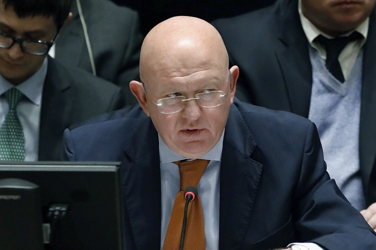 El embajador ruso ante la ONU, Vasili Nebenzia, durante una sesión del Consejo de Seguridad de las Naciones Unidas. (Foto de Richard Drew / AP)