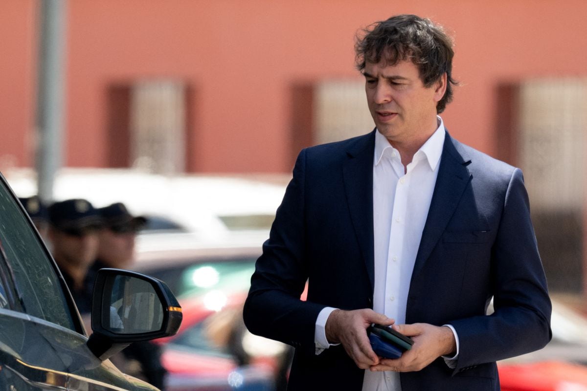 David Sánchez Pérez-Castejón, hermano del presidente del Gobierno español, Pedro Sánchez, sale de la Audiencia Provincial de Badajoz, en Badajoz, el 28 de mayo de 2026. Foto: JORGE GUERRERO / EFE pool / AFP