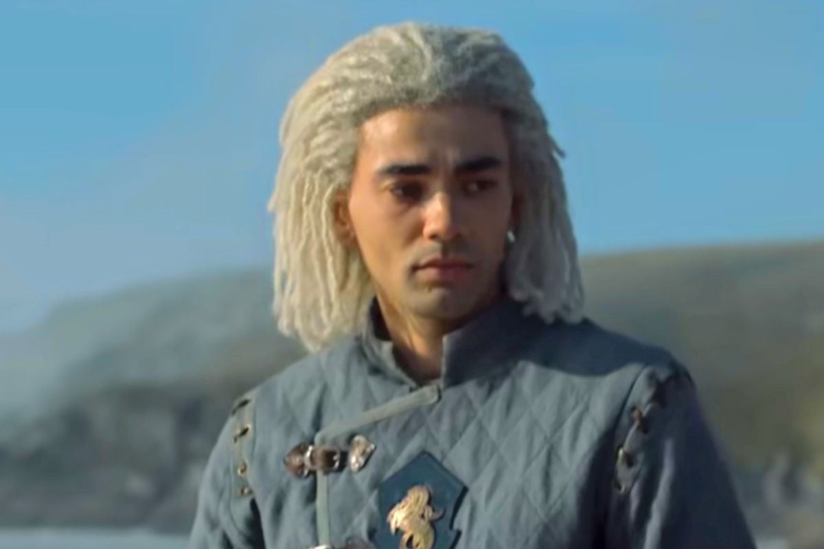 En "House of the Dragon", la versión joven de Laenor Velaryon es interpretado por Theo Nate. Se puede observar que porta la insignia de su casa, el caballo de mar (Foto: HBO)