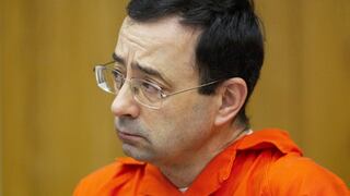 Arrestan al jefe de Larry Nassar, el médico abusador de gimnastas