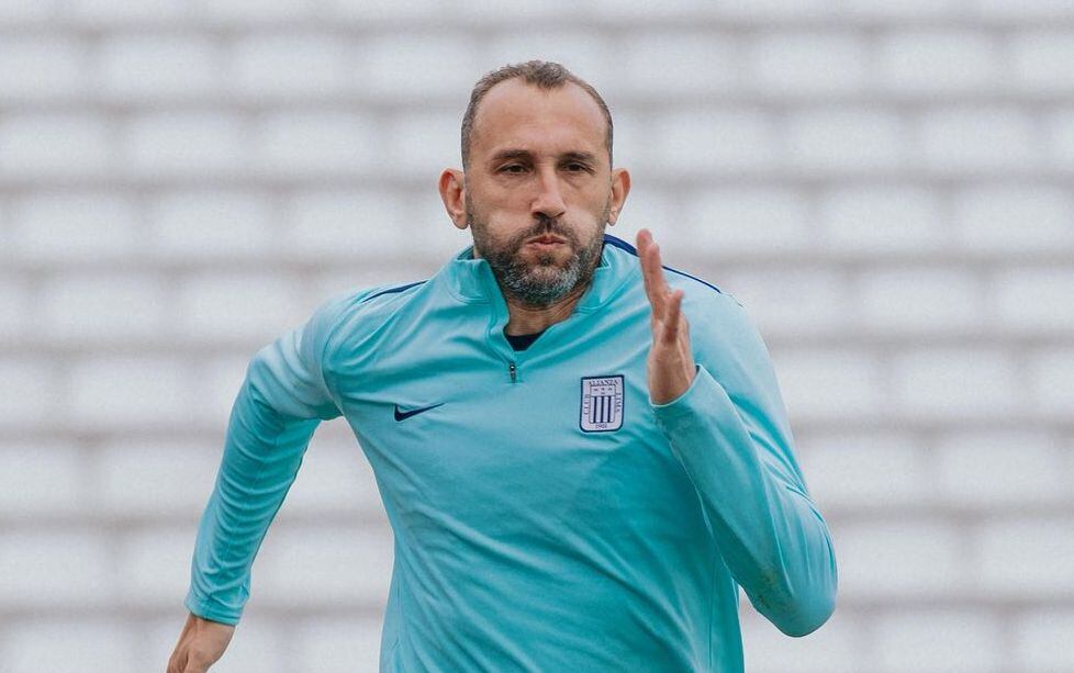 El delantero de Alianza Lima destacó que el equipo blanquiazul estuvo a la altura del partido ante la Universidad de Chile.