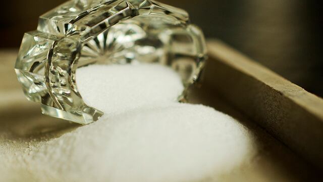 Consumir sal y grasa en exceso afecta a los riñones y genera hipertensión