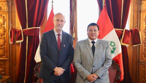 Javier González-Olaechea juró como nuevo canciller este 7 de noviembre y se reunió al día siguiente con Alejandro Soto. (Foto: Congreso)