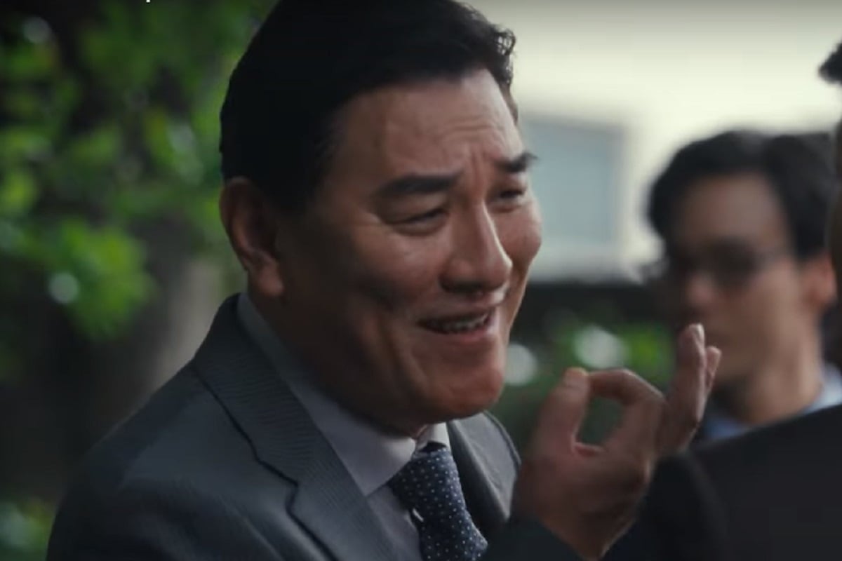 Pierre Taki asume el rol de Goto, el asesor legal, en el thriller policial "Estafadores de Tokio" (Foto: Netflix)