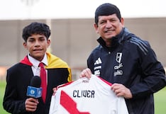“La voz que nació para hacerse escuchar”: Cliver Huamán, de ‘Pol Deportes’, recibió la camiseta de la selección peruana