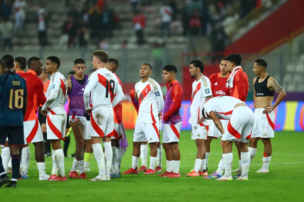 El lamento de los seleccionados peruanos tras el empate ante Ecuador. (Foto: GEC)