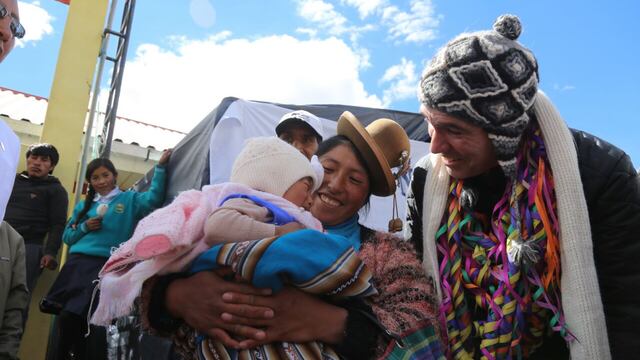 Puno: ministro Del Solar entrega kits de abrigo a niños y adultos mayores [FOTOS]