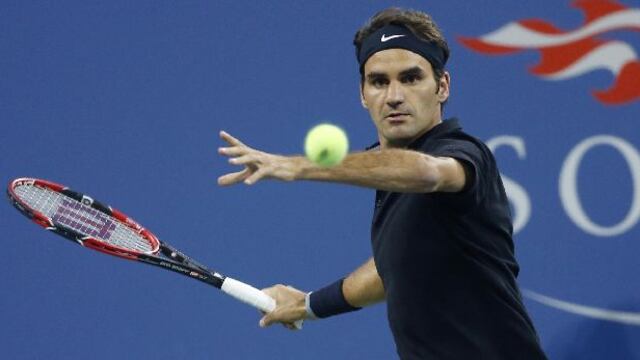 Federer avanza en el US Open pero no brilla