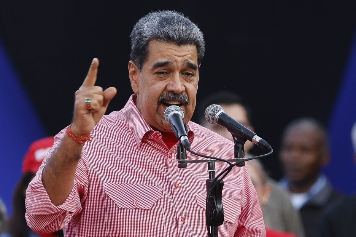 El presidente de Venezuela, Nicolás Maduro, habla durante una manifestación para la juramentación de los comités bolivarianos en Caracas el 15 de noviembre de 2025. Foto: STRINGER / AFP