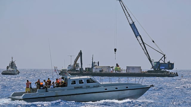 Más de 30 turistas fueron rescatados tras un naufragio en el Algarve portugués