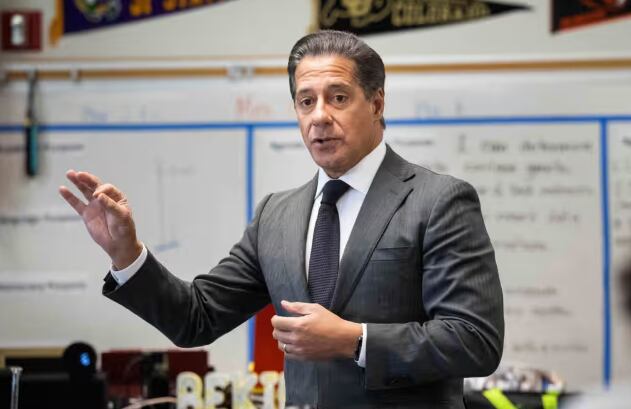 Alberto Carvalho es el superintendente del Distrito Escolar Unificado de Los Ángeles (Foto: AFP)