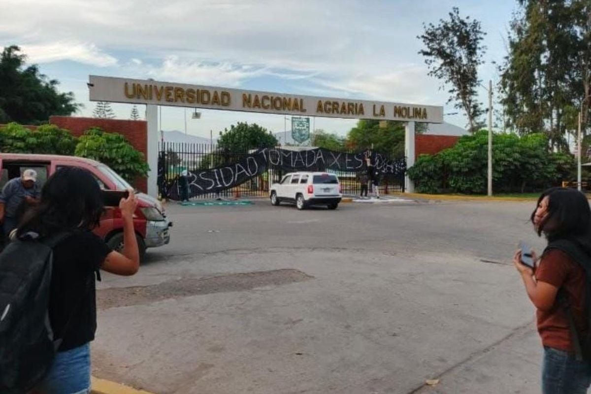 La Universidad Nacional Agraria La Molina fue tomada por un grupo de estudiantes para exigir mejoras en la seguridad, alimentación y la inversión en infraestructura.