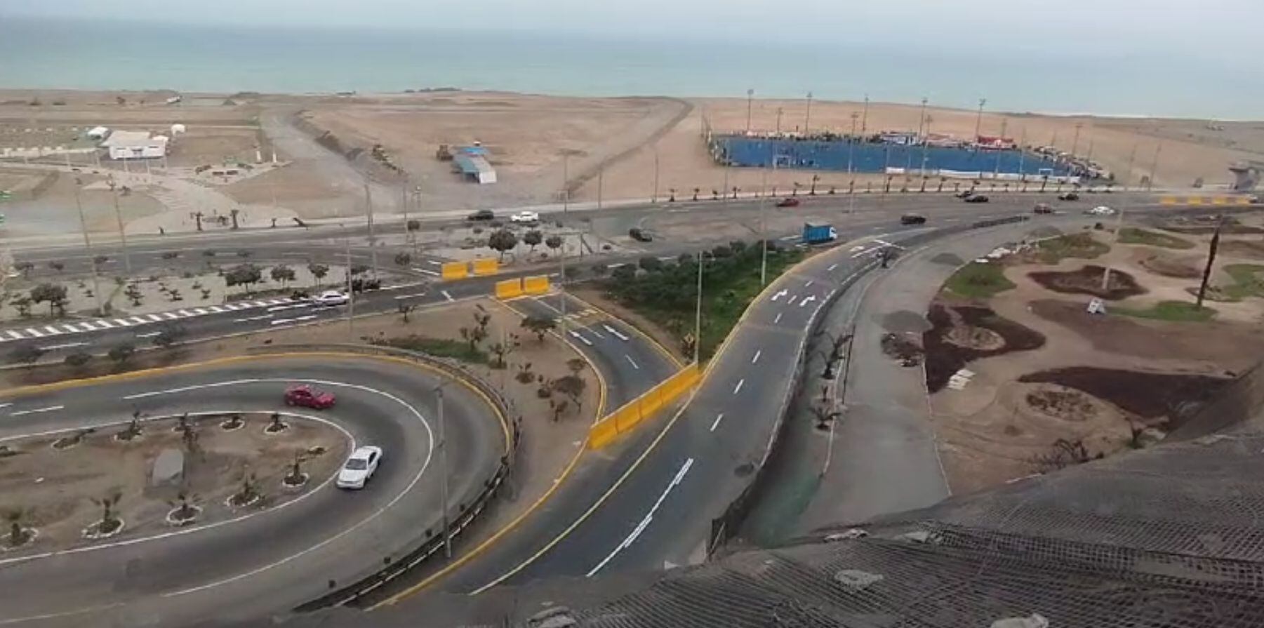 La parte cerrada es la que presenta módulos de color amarillo los cuales impiden el pase. (El Comercio)