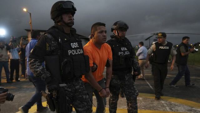 Más de 100 presos siguen prófugos tras motín en cárcel de Ecuador
