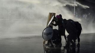 Chile: manifestantes exigen la renuncia de Piñera frente a La Moneda por la represión de la policía | FOTOS