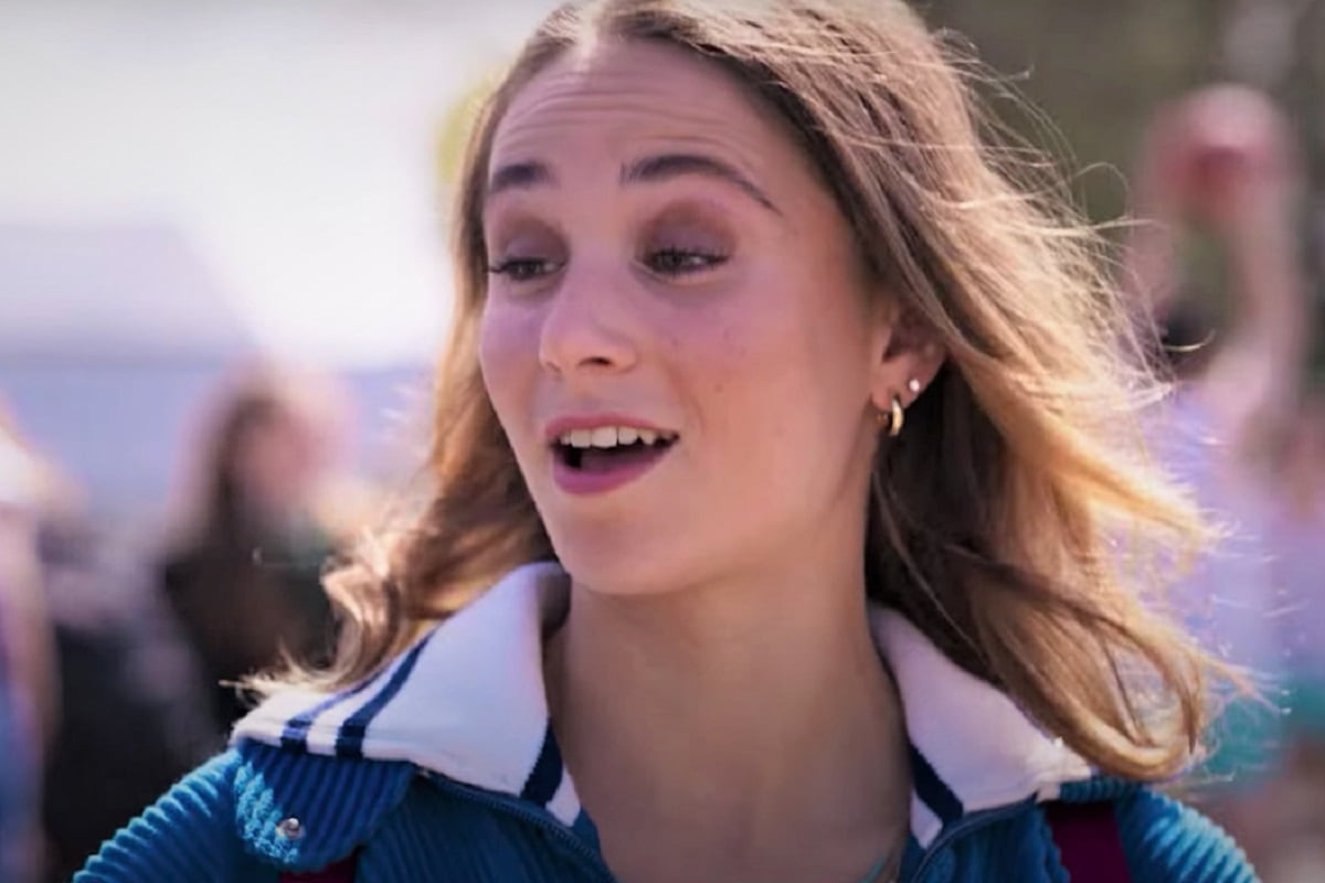 Paula lidia con las rumores en la escuela en la película alemana "Muchas más hormigas entre las piernas" (Foto: Netflix)