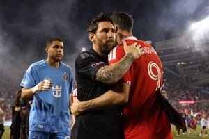 Encuentro de ‘cracks’: Lionel Messi y Robert Lewandowski se saludan calurosamente previo al partido por MLS