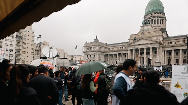 Trabajadores públicos de Argentina acampan frente al Congreso contra la ‘ley ómnibus’