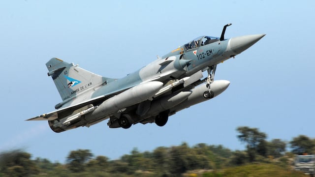 Francia entregará a Ucrania cazas Mirage 2000-5 y formará a pilotos y a una brigada ucraniana