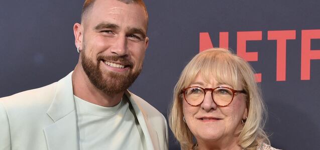 Travis Kelce y la presión que ha recibido de su madre Donna tras su compromiso con Taylor Swift