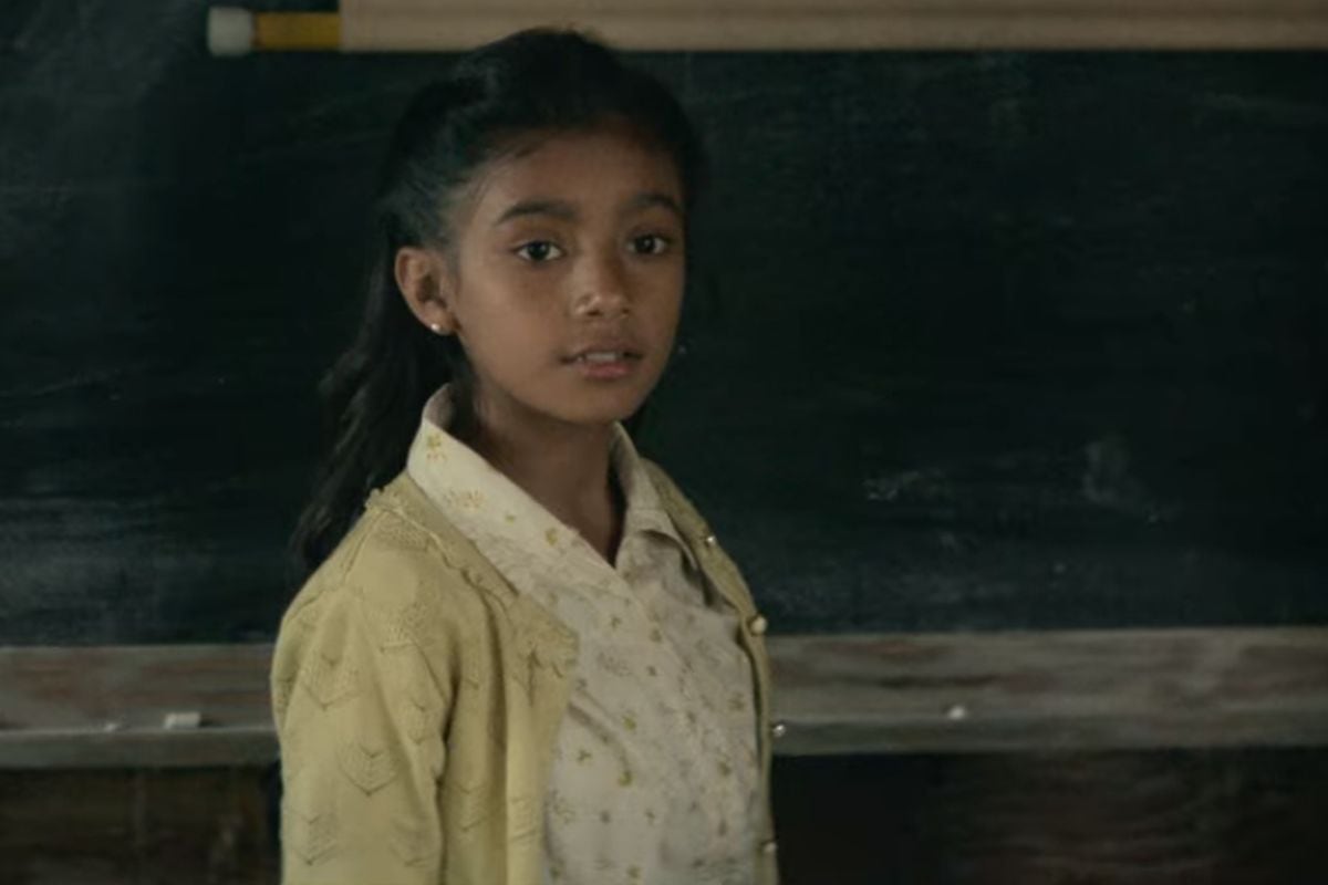 Frida Cruz como Valeria en el salón de clase de la película mexicana "El último vagón" (Foto: Netflix)