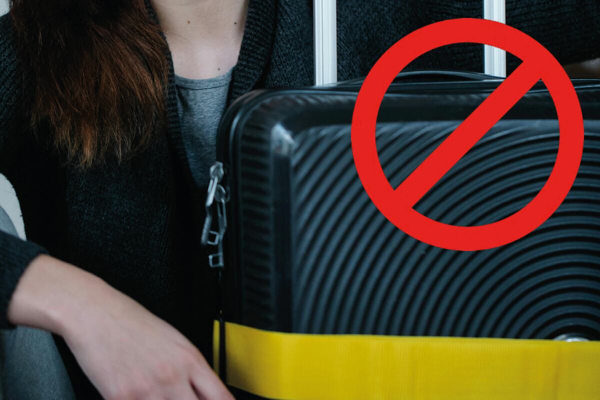 El caso de estas dos jovencitas ha conmocionado a todo Estados Unidos. ¿La razón? Fueron prohibidas de abordar a un vuelo (Foto: Pexels / Composición Mag)