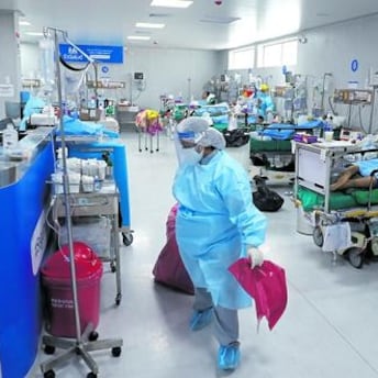 El Perú llegó a tener “más de 2000 camas UCI para pacientes COVID-19″, según el Centro Nacional de Epidemiología, Prevención y Control de Enfermedades (CDC).